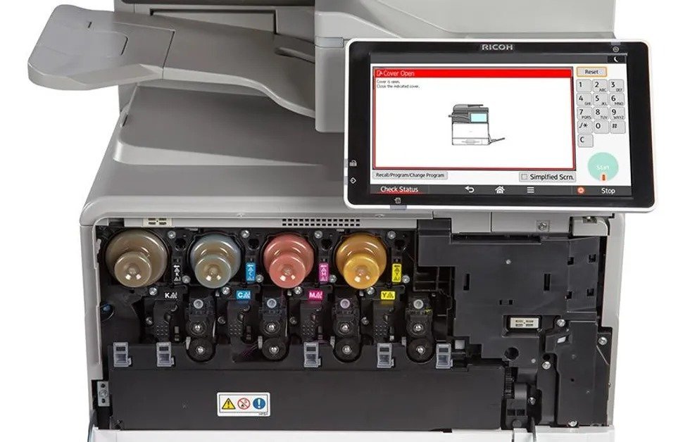 مراجعة شاملة لـ Ricoh MP C307: أداء احترافي بحجم صغير 3 Ricoh MP C307
